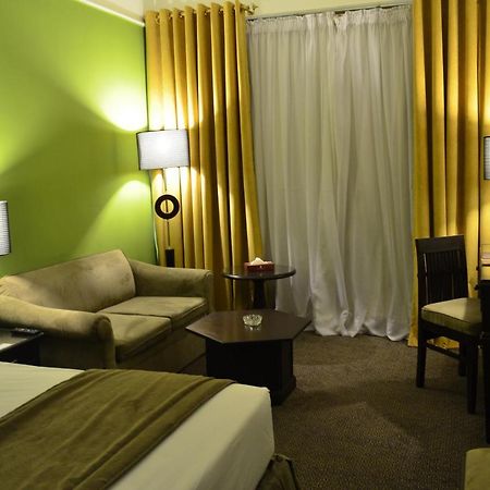 Smart Hotel ลาฮอร์ ภายนอก รูปภาพ