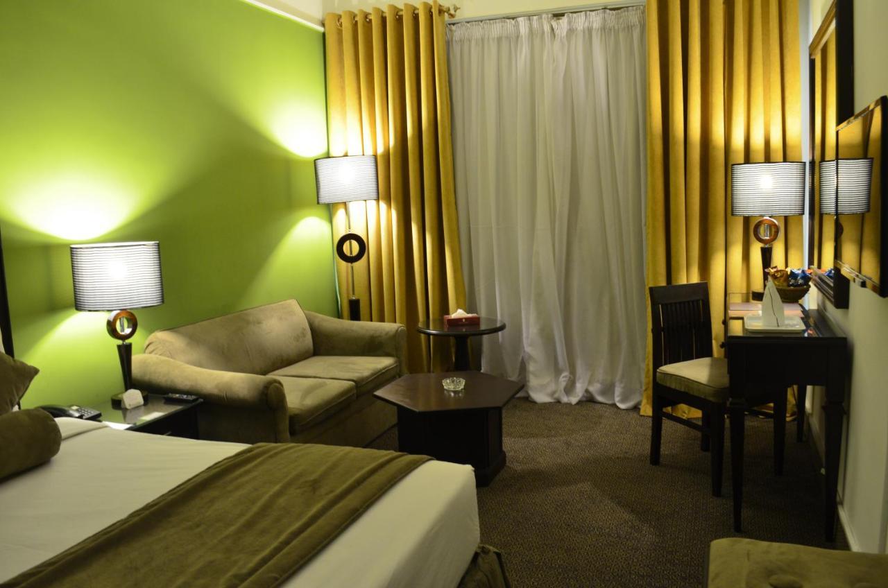 Smart Hotel ลาฮอร์ ภายนอก รูปภาพ