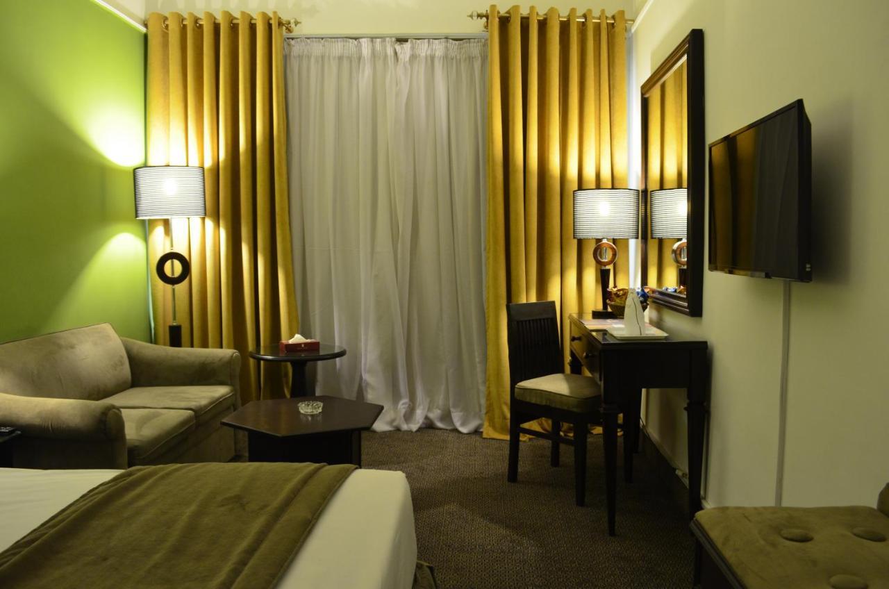 Smart Hotel ลาฮอร์ ภายนอก รูปภาพ