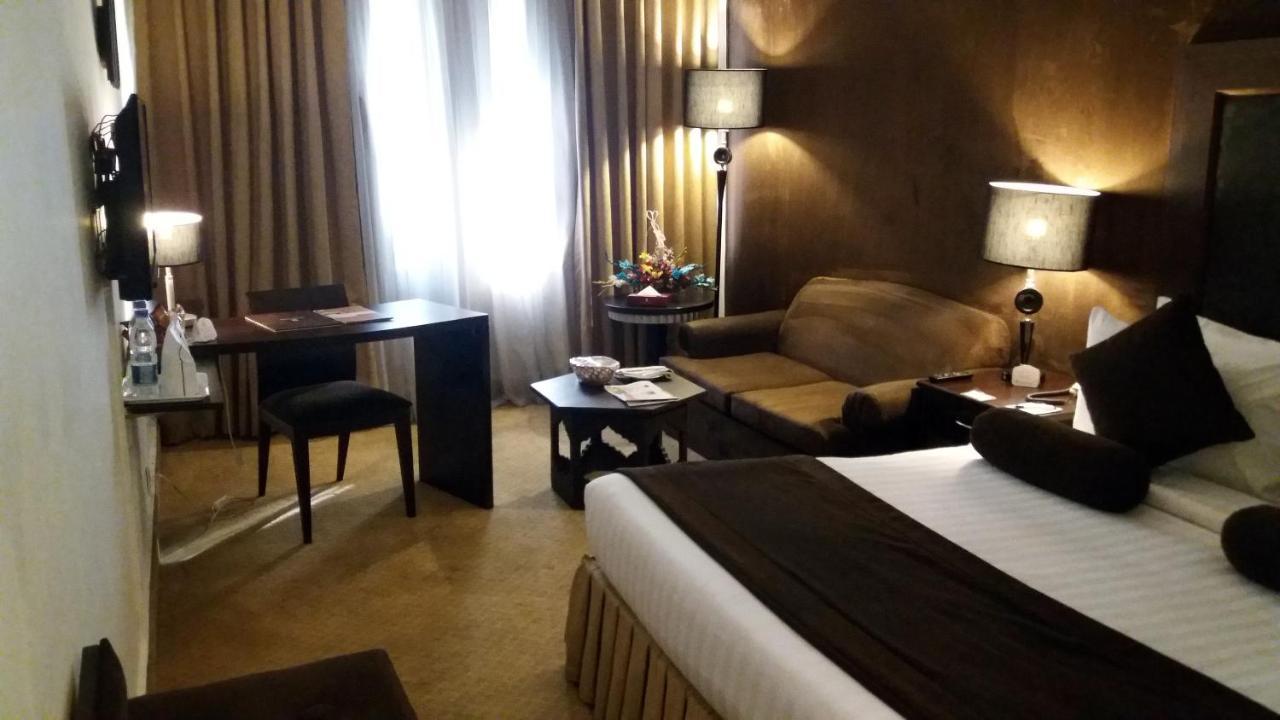 Smart Hotel ลาฮอร์ ภายนอก รูปภาพ