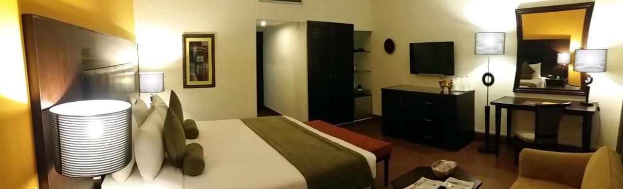 Smart Hotel ลาฮอร์ ภายนอก รูปภาพ