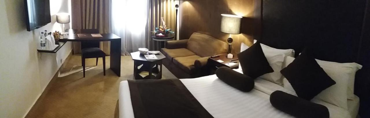 Smart Hotel ลาฮอร์ ภายนอก รูปภาพ