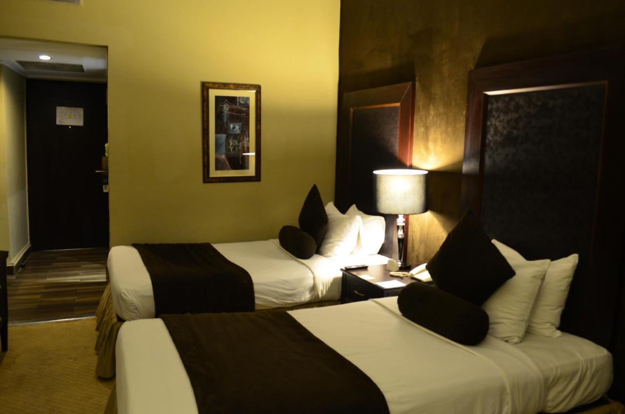 Smart Hotel ลาฮอร์ ภายนอก รูปภาพ