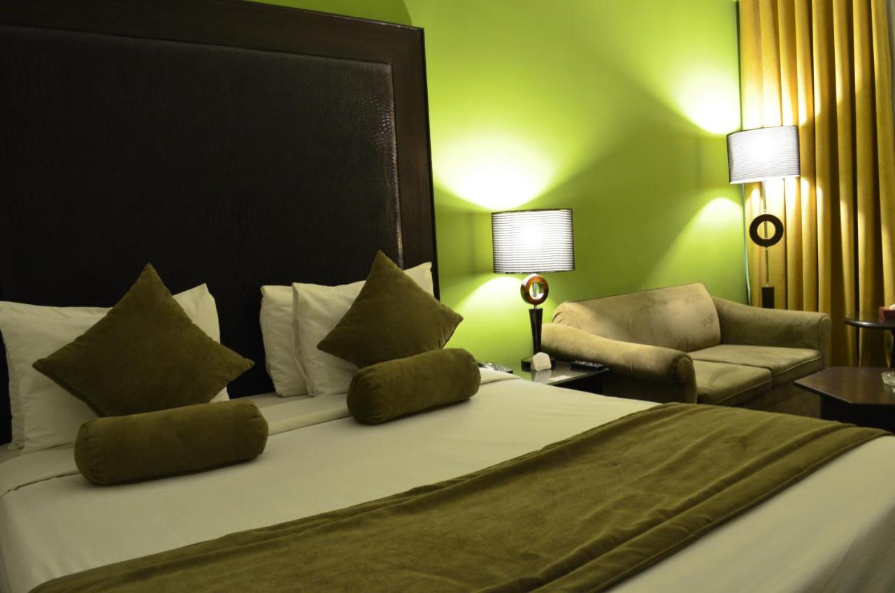 Smart Hotel ลาฮอร์ ภายนอก รูปภาพ