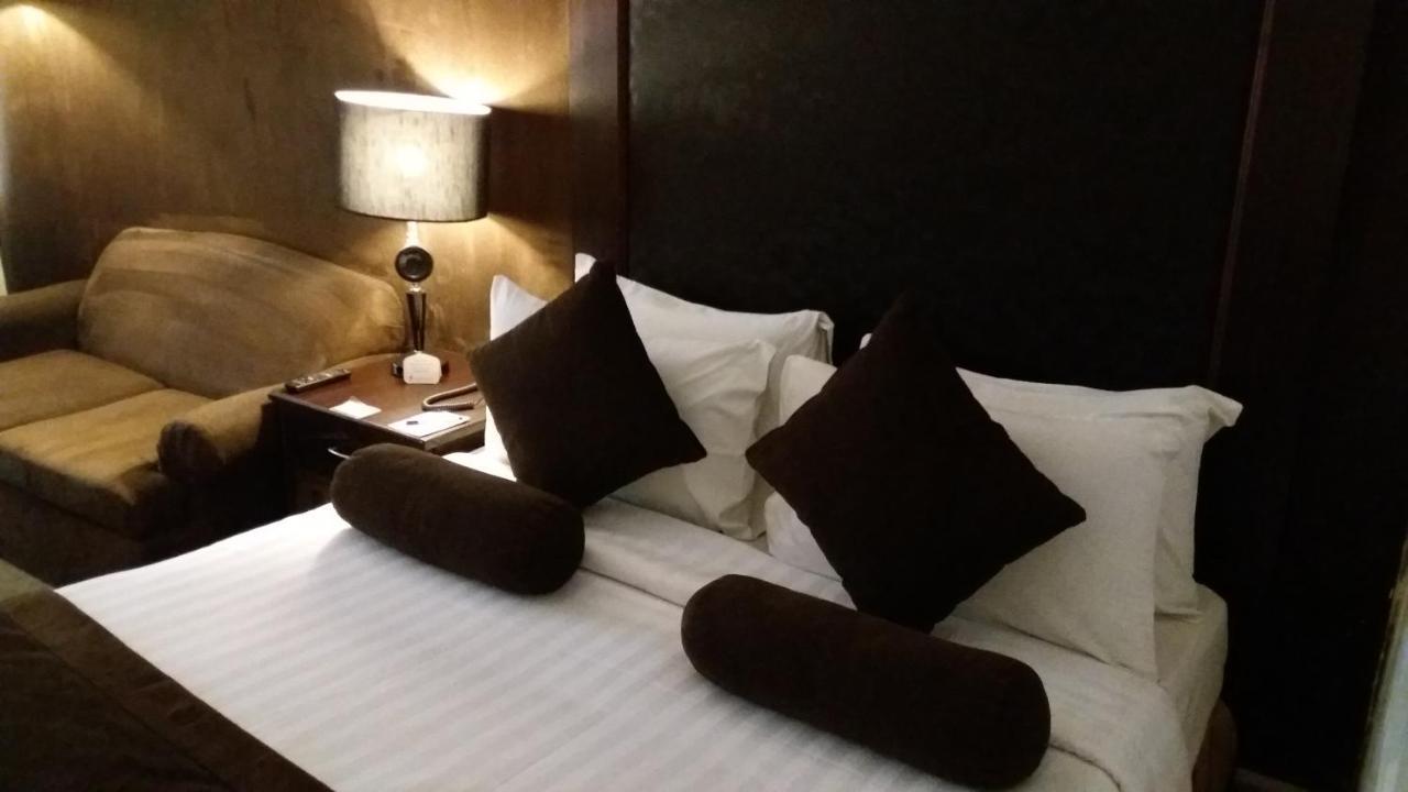 Smart Hotel ลาฮอร์ ภายนอก รูปภาพ