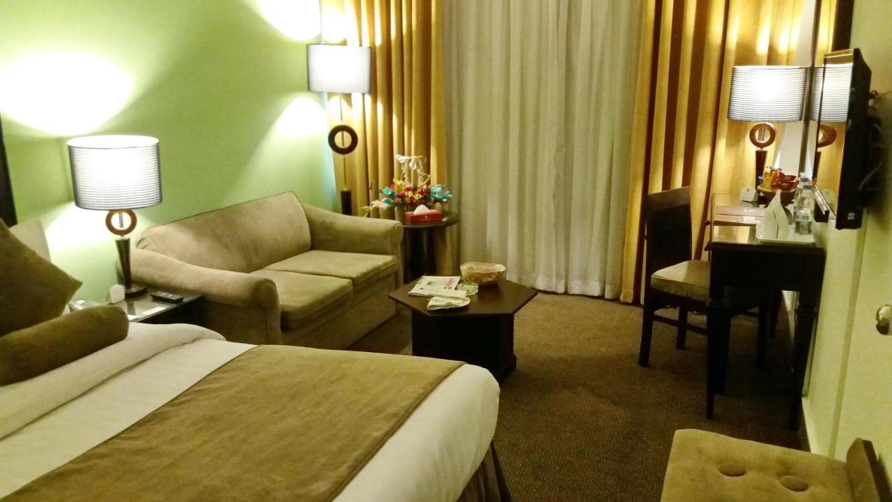 Smart Hotel ลาฮอร์ ภายนอก รูปภาพ