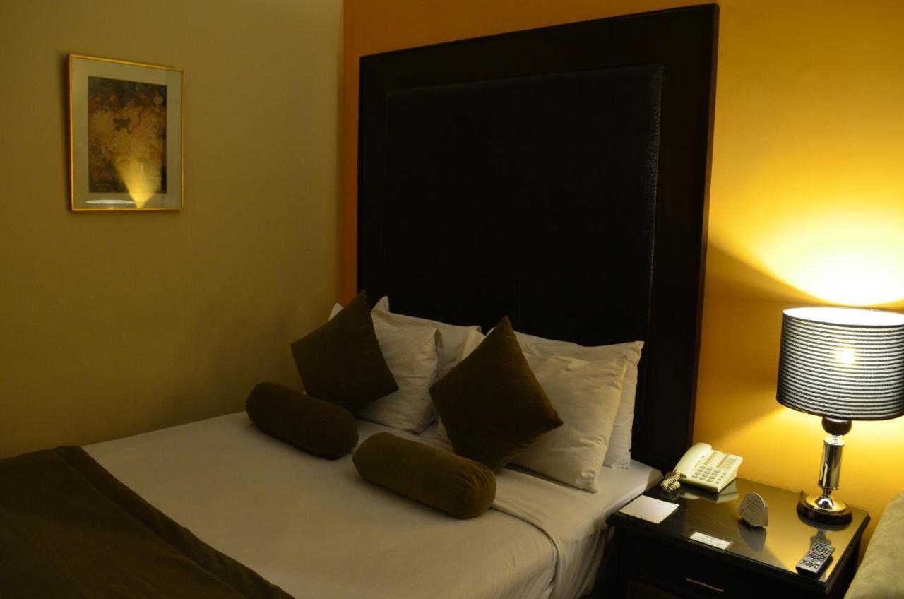 Smart Hotel ลาฮอร์ ภายนอก รูปภาพ