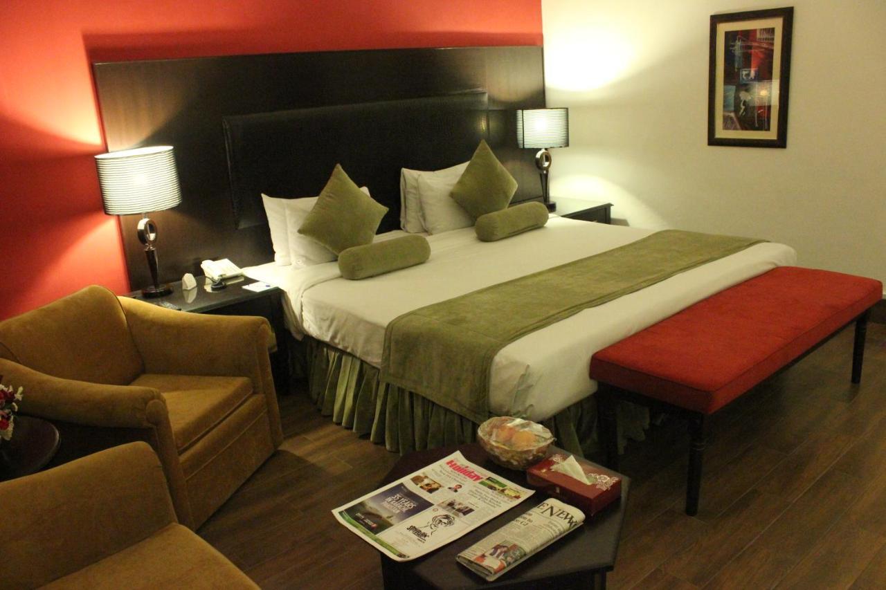 Smart Hotel ลาฮอร์ ภายนอก รูปภาพ