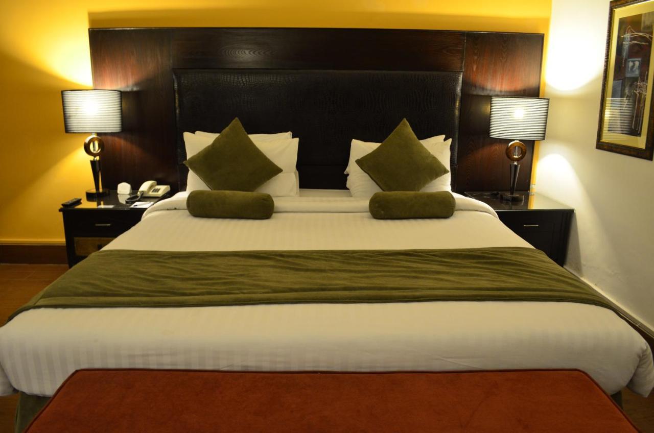 Smart Hotel ลาฮอร์ ภายนอก รูปภาพ