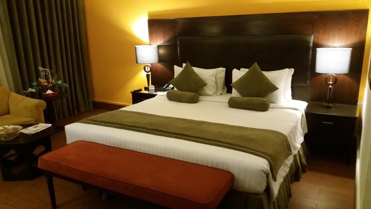 Smart Hotel ลาฮอร์ ภายนอก รูปภาพ
