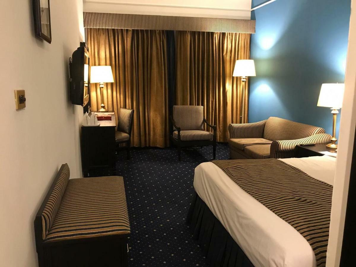 Smart Hotel ลาฮอร์ ภายนอก รูปภาพ