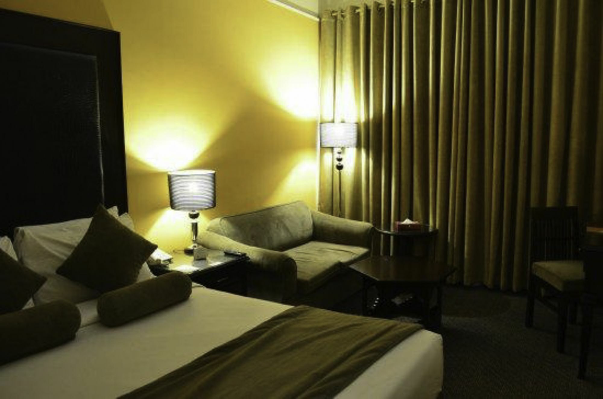 Smart Hotel ลาฮอร์ ภายนอก รูปภาพ